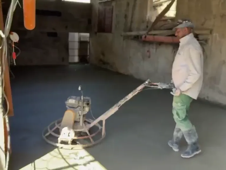 تشطيب أرضية خرسانية صُبّت بـ Rebar Free دون شبك حديد